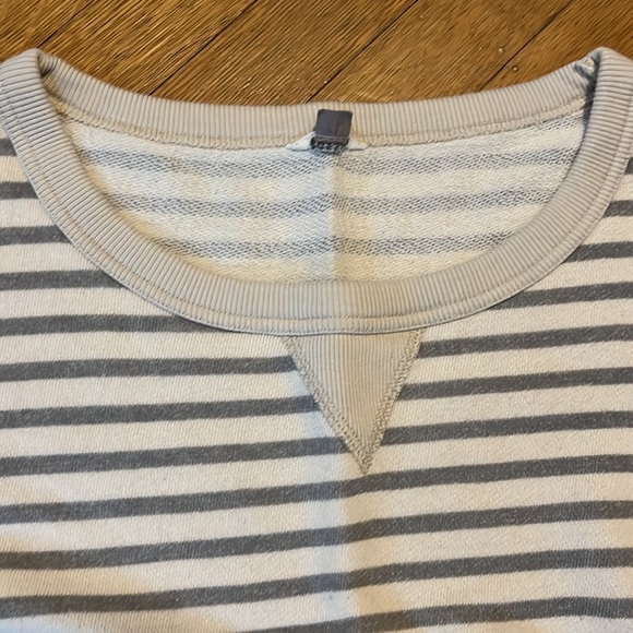 Fossil French Terry grey and cream striped sweatshirt, open neck, size L - Picture 2 of 4